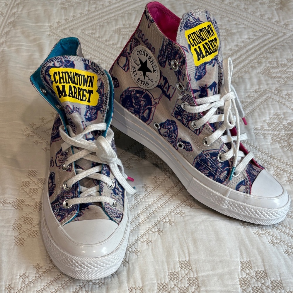 Batman 80 Years DC Converse High-Tops with Blue and Pink Highlights New No Tags